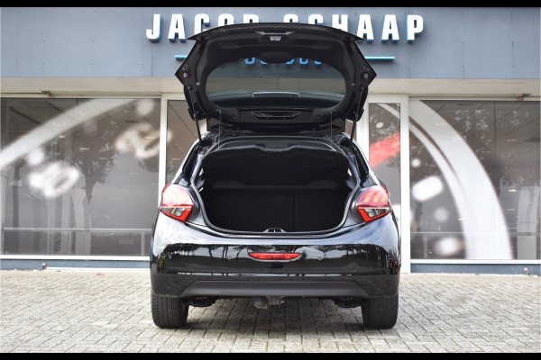 Peugeot 208 1.2 PureTech Signature / Carplay / Navi / Trekhaak / Airco / 17" LM / PDC Peugeot 208 1.2 PureTech Signature / Carplay / Navi / Trekhaak / Airco / 17" LM / PDC