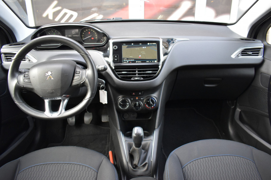 Peugeot 208 1.2 PureTech Signature / Carplay / Navi / Trekhaak / Airco / 17" LM / PDC Peugeot 208 1.2 PureTech Signature / Carplay / Navi / Trekhaak / Airco / 17" LM / PDC