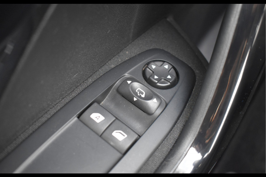 Peugeot 208 1.2 PureTech Signature / Carplay / Navi / Trekhaak / Airco / 17" LM / PDC Peugeot 208 1.2 PureTech Signature / Carplay / Navi / Trekhaak / Airco / 17" LM / PDC
