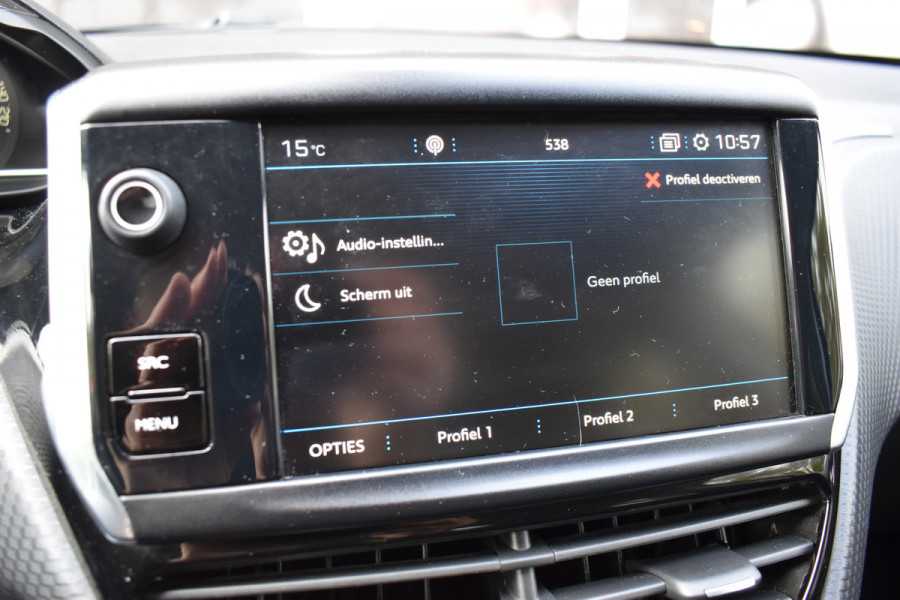 Peugeot 208 1.2 PureTech Signature / Carplay / Navi / Trekhaak / Airco / 17" LM / PDC Peugeot 208 1.2 PureTech Signature / Carplay / Navi / Trekhaak / Airco / 17" LM / PDC