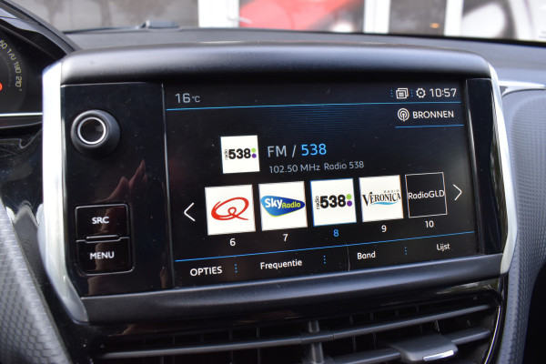 Peugeot 208 1.2 PureTech Signature / Carplay / Navi / Trekhaak / Airco / 17" LM / PDC Peugeot 208 1.2 PureTech Signature / Carplay / Navi / Trekhaak / Airco / 17" LM / PDC