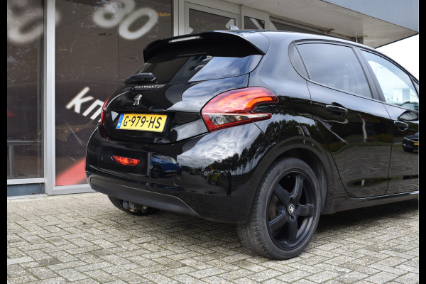 Peugeot 208 1.2 PureTech Signature / Carplay / Navi / Trekhaak / Airco / 17" LM / PDC Peugeot 208 1.2 PureTech Signature / Carplay / Navi / Trekhaak / Airco / 17" LM / PDC