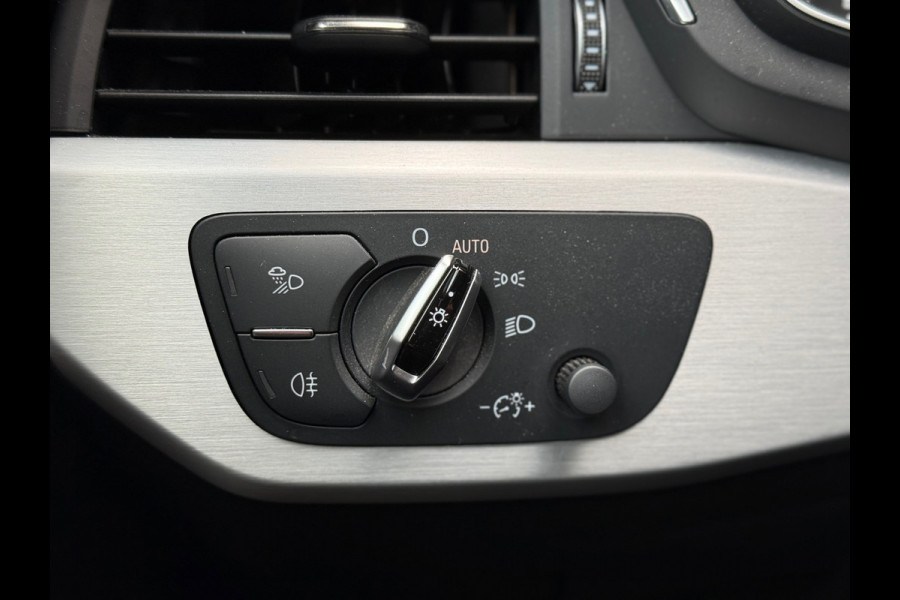 Audi A5 Sportback 2.0 TFSI Launch Edition l S-Line l Massage l Virtual l Climate l Navi l Volleder l Audi A5 Sportback 2.0 TFSI Launch Edition l S-Line l Massage l Virtual l Climate l Navi l Volleder l