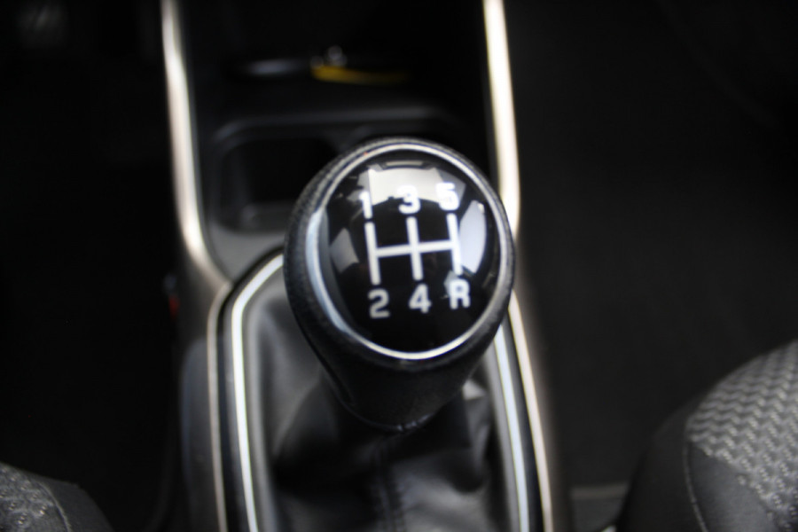 Suzuki Ignis 1.2-90pk Select. Mooie en luxe hoogzitter. Trekhaak, Keyless Entry, Lane Assist, Camera, Airco, Suzuki Ignis 1.2-90pk Select. Mooie en luxe hoogzitter. Trekhaak, Keyless Entry, Lane Assist, Camera, Airco,