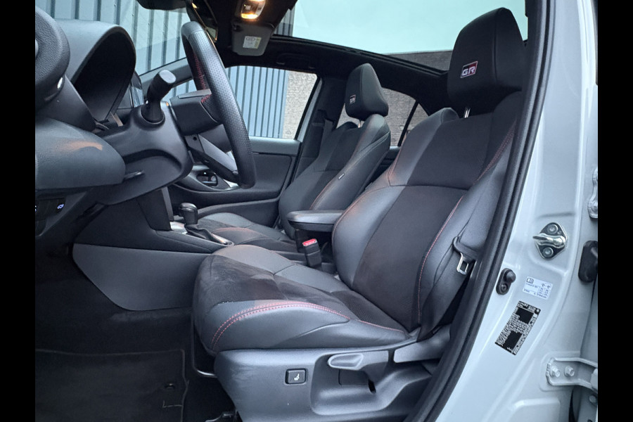 Toyota Yaris Cross 1.5 Hybrid GR Sport | Panodak | Elk. A-klep | JBL | Blind Spot | Head Up | Prijs Rijklaar!!