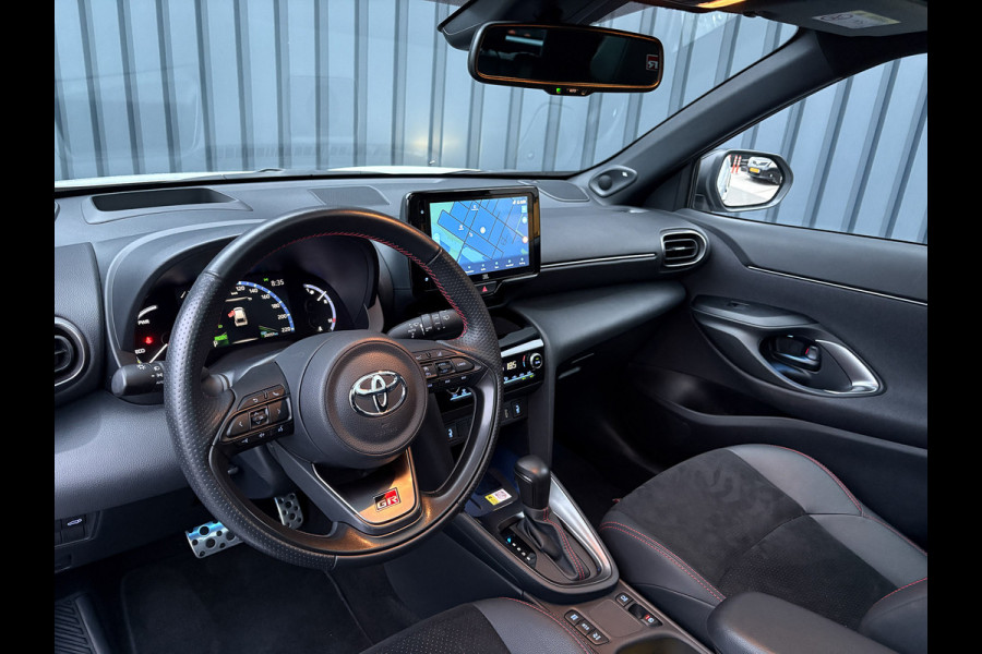Toyota Yaris Cross 1.5 Hybrid GR Sport | Panodak | Elk. A-klep | JBL | Blind Spot | Head Up | Prijs Rijklaar!!