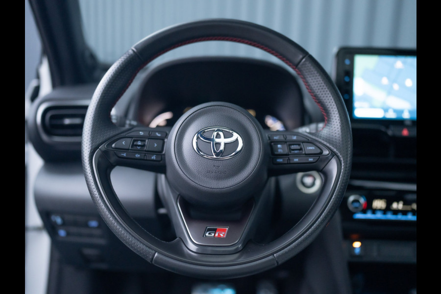 Toyota Yaris Cross 1.5 Hybrid GR Sport | Panodak | Elk. A-klep | JBL | Blind Spot | Head Up | Prijs Rijklaar!!