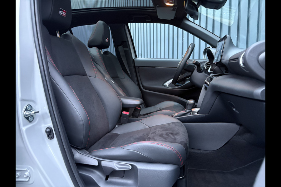 Toyota Yaris Cross 1.5 Hybrid GR Sport | Panodak | Elk. A-klep | JBL | Blind Spot | Head Up | Prijs Rijklaar!!