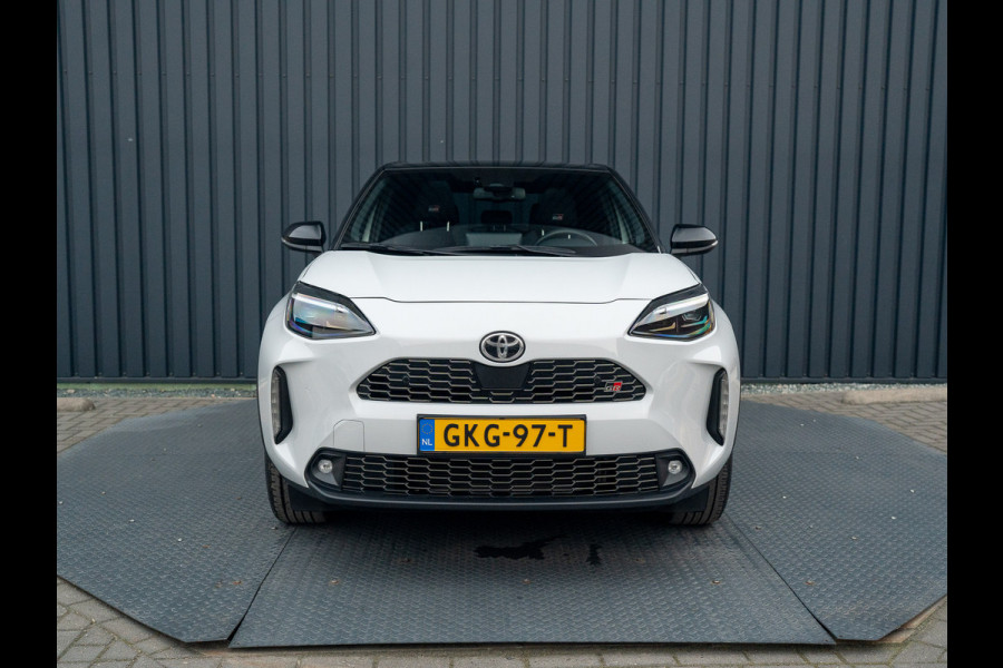 Toyota Yaris Cross 1.5 Hybrid GR Sport | Panodak | Elk. A-klep | JBL | Blind Spot | Head Up | Prijs Rijklaar!!