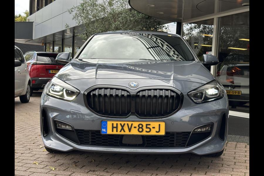 BMW 1-serie 120d High Executive M Pakket Panoramadak LED Ambient 17”LM