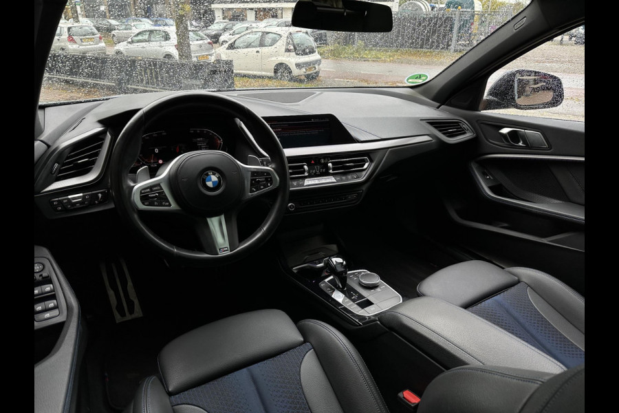BMW 1-serie 120d High Executive M Pakket Panoramadak LED Ambient 17”LM