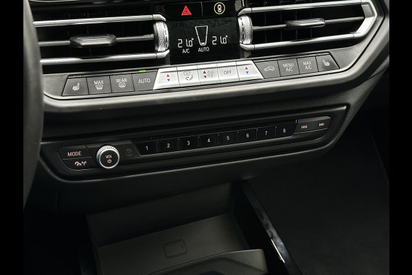 BMW 1-serie 120d High Executive M Pakket Panoramadak LED Ambient 17”LM