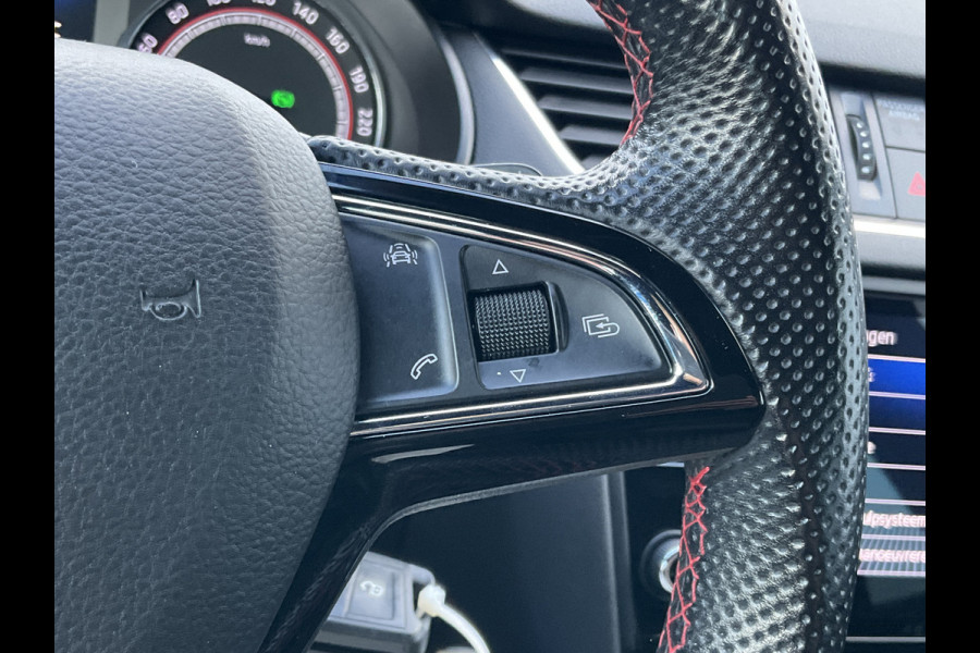Škoda Octavia Combi 2.0 TSI RS 245PK Sportzetels Nav/Cam Carplay Stoelverw Elek.Klep Race-Blue Voll.Onderhouden!