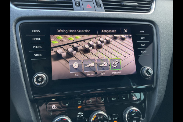 Škoda Octavia Combi 2.0 TSI RS 245PK Sportzetels Nav/Cam Carplay Stoelverw Elek.Klep Race-Blue Voll.Onderhouden!