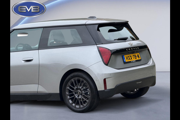 MINI Cooper E Essential 40.7 kWh NIEUW 28-07-2025, achteruitrijcamera, 17 inch ,nieuw prijs € 31860,-, nl auto met nap MINI Cooper E Essential 40.7 kWh NIEUW 28-07-2025, achteruitrijcamera, 17 inch ,nieuw prijs € 31860,-, nl auto met nap