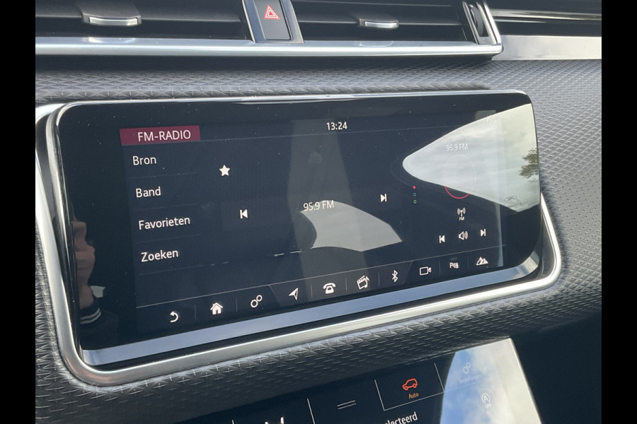 Land Rover Range Rover Velar 2.0 I4 Turbo AWD R-Dynamic Pano HUD Meridian Leer Stuur/Stoelverw Memory VOL! Land Rover Range Rover Velar 2.0 I4 Turbo AWD R-Dynamic Pano HUD Meridian Leer Stuur/Stoelverw Memory VOL!