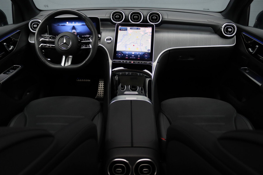 Mercedes-Benz GLC 400e 4MATIC AMG Line | Airmatic | Achterasbesturing | Distronic+ | Memory | Trekhaak | Digital Light | Surround Camera | Verwarmd Stuurwiel | Nightpakket |