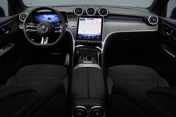 Mercedes-Benz GLC 400e 4MATIC AMG Line | Airmatic | Achterasbesturing | Distronic+ | Memory | Trekhaak | Digital Light | Surround Camera | Verwarmd Stuurwiel | Nightpakket |