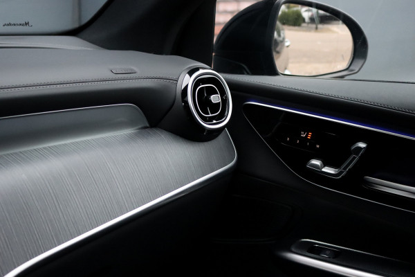 Mercedes-Benz GLC 400e 4MATIC AMG Line | Airmatic | Achterasbesturing | Distronic+ | Memory | Trekhaak | Digital Light | Surround Camera | Verwarmd Stuurwiel | Nightpakket |