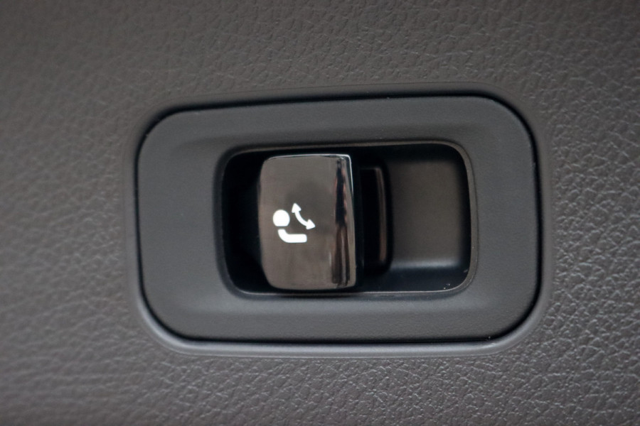 Mercedes-Benz GLC 400e 4MATIC AMG Line | Airmatic | Achterasbesturing | Distronic+ | Memory | Trekhaak | Digital Light | Surround Camera | Verwarmd Stuurwiel | Nightpakket |