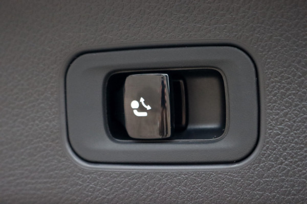 Mercedes-Benz GLC 400e 4MATIC AMG Line | Airmatic | Achterasbesturing | Distronic+ | Memory | Trekhaak | Digital Light | Surround Camera | Verwarmd Stuurwiel | Nightpakket |