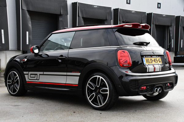 MINI Mini 2.0 Cooper S GT Limited Edition JCW Full Options, Adaptieve Cruise, PANO, H/K, HUD, Clima, Carplay, Stoelverwarming, LED, Uniek! MINI Mini 2.0 Cooper S GT Limited Edition JCW Full Options, Adaptieve Cruise, PANO, H/K, HUD, Clima, Carplay, Stoelverwarming, LED, Uniek!