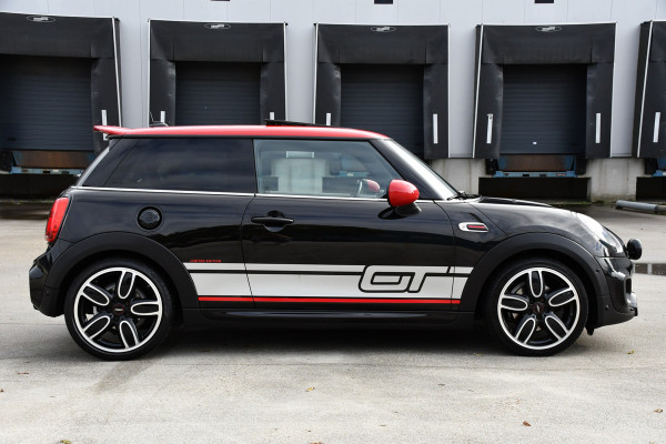 MINI Mini 2.0 Cooper S GT Limited Edition JCW Full Options, Adaptieve Cruise, PANO, H/K, HUD, Clima, Carplay, Stoelverwarming, LED, Uniek! MINI Mini 2.0 Cooper S GT Limited Edition JCW Full Options, Adaptieve Cruise, PANO, H/K, HUD, Clima, Carplay, Stoelverwarming, LED, Uniek!