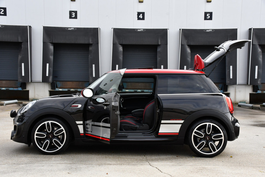 MINI Mini 2.0 Cooper S GT Limited Edition JCW Full Options, Adaptieve Cruise, PANO, H/K, HUD, Clima, Carplay, Stoelverwarming, LED, Uniek! MINI Mini 2.0 Cooper S GT Limited Edition JCW Full Options, Adaptieve Cruise, PANO, H/K, HUD, Clima, Carplay, Stoelverwarming, LED, Uniek!