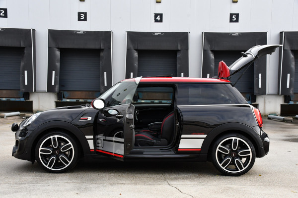 MINI Mini 2.0 Cooper S GT Limited Edition JCW Full Options, Adaptieve Cruise, PANO, H/K, HUD, Clima, Carplay, Stoelverwarming, LED, Uniek! MINI Mini 2.0 Cooper S GT Limited Edition JCW Full Options, Adaptieve Cruise, PANO, H/K, HUD, Clima, Carplay, Stoelverwarming, LED, Uniek!