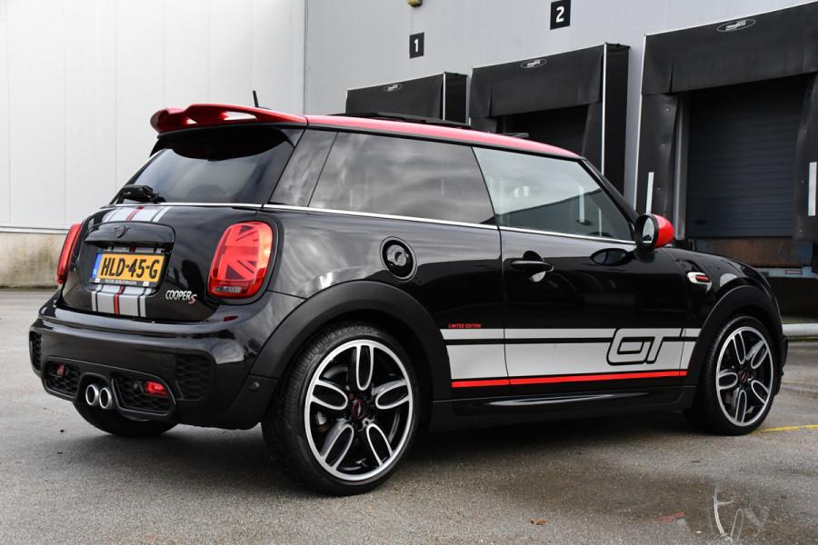 MINI Mini 2.0 Cooper S GT Limited Edition JCW Full Options, Adaptieve Cruise, PANO, H/K, HUD, Clima, Carplay, Stoelverwarming, LED, Uniek! MINI Mini 2.0 Cooper S GT Limited Edition JCW Full Options, Adaptieve Cruise, PANO, H/K, HUD, Clima, Carplay, Stoelverwarming, LED, Uniek!