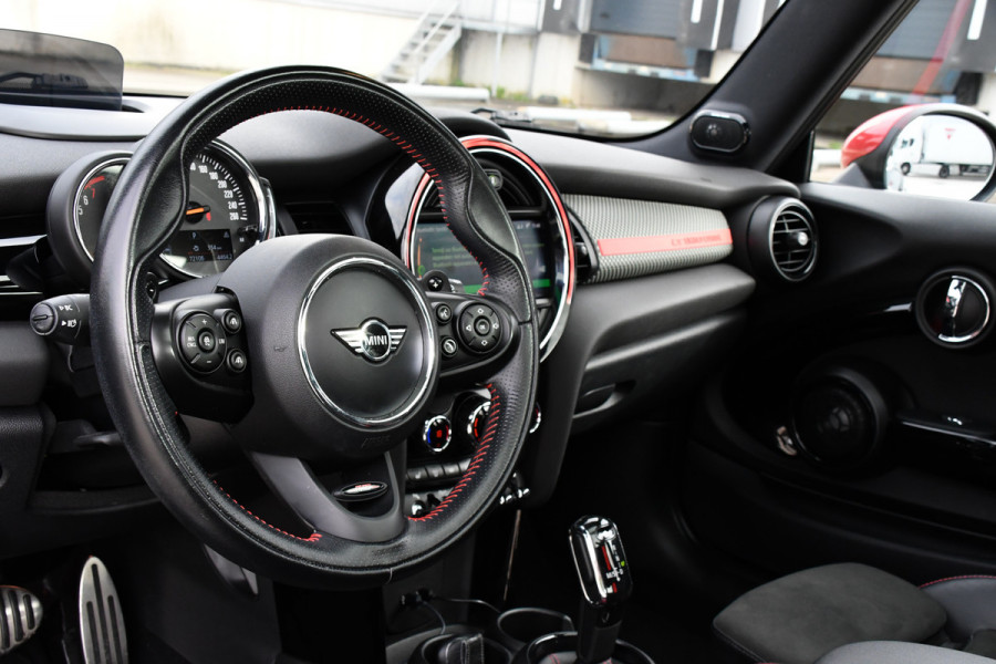 MINI Mini 2.0 Cooper S GT Limited Edition JCW Full Options, Adaptieve Cruise, PANO, H/K, HUD, Clima, Carplay, Stoelverwarming, LED, Uniek! MINI Mini 2.0 Cooper S GT Limited Edition JCW Full Options, Adaptieve Cruise, PANO, H/K, HUD, Clima, Carplay, Stoelverwarming, LED, Uniek!