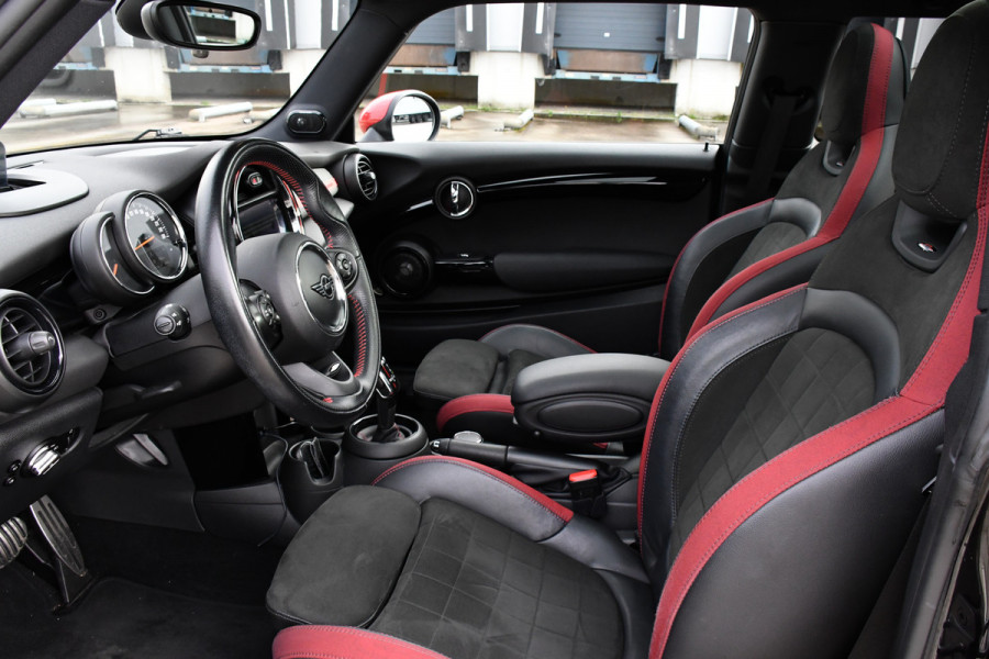 MINI Mini 2.0 Cooper S GT Limited Edition JCW Full Options, Adaptieve Cruise, PANO, H/K, HUD, Clima, Carplay, Stoelverwarming, LED, Uniek! MINI Mini 2.0 Cooper S GT Limited Edition JCW Full Options, Adaptieve Cruise, PANO, H/K, HUD, Clima, Carplay, Stoelverwarming, LED, Uniek!