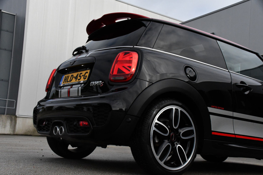 MINI Mini 2.0 Cooper S GT Limited Edition JCW Full Options, Adaptieve Cruise, PANO, H/K, HUD, Clima, Carplay, Stoelverwarming, LED, Uniek! MINI Mini 2.0 Cooper S GT Limited Edition JCW Full Options, Adaptieve Cruise, PANO, H/K, HUD, Clima, Carplay, Stoelverwarming, LED, Uniek!