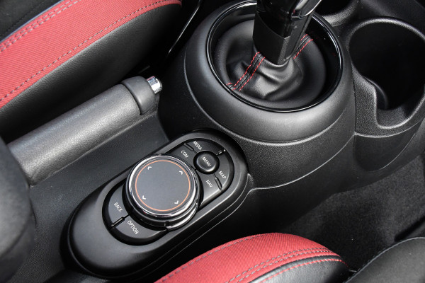 MINI Mini 2.0 Cooper S GT Limited Edition JCW Full Options, Adaptieve Cruise, PANO, H/K, HUD, Clima, Carplay, Stoelverwarming, LED, Uniek! MINI Mini 2.0 Cooper S GT Limited Edition JCW Full Options, Adaptieve Cruise, PANO, H/K, HUD, Clima, Carplay, Stoelverwarming, LED, Uniek!