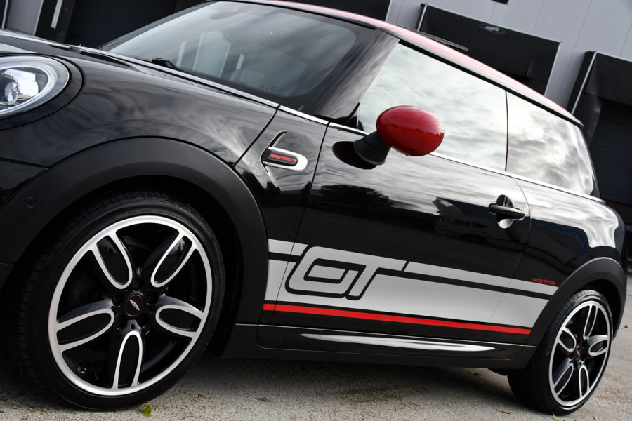 MINI Mini 2.0 Cooper S GT Limited Edition JCW Full Options, Adaptieve Cruise, PANO, H/K, HUD, Clima, Carplay, Stoelverwarming, LED, Uniek! MINI Mini 2.0 Cooper S GT Limited Edition JCW Full Options, Adaptieve Cruise, PANO, H/K, HUD, Clima, Carplay, Stoelverwarming, LED, Uniek!