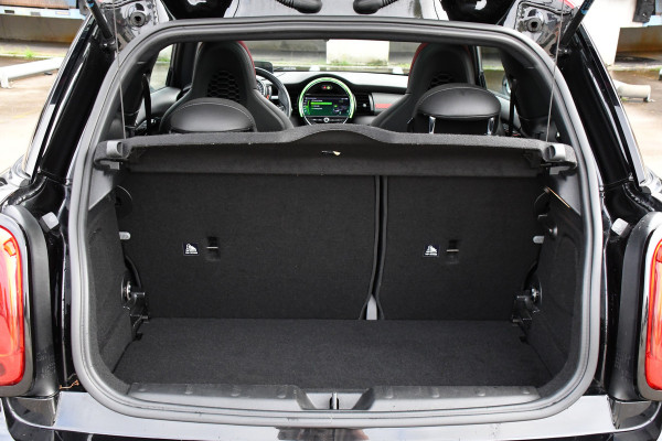 MINI Mini 2.0 Cooper S GT Limited Edition JCW Full Options, Adaptieve Cruise, PANO, H/K, HUD, Clima, Carplay, Stoelverwarming, LED, Uniek! MINI Mini 2.0 Cooper S GT Limited Edition JCW Full Options, Adaptieve Cruise, PANO, H/K, HUD, Clima, Carplay, Stoelverwarming, LED, Uniek!