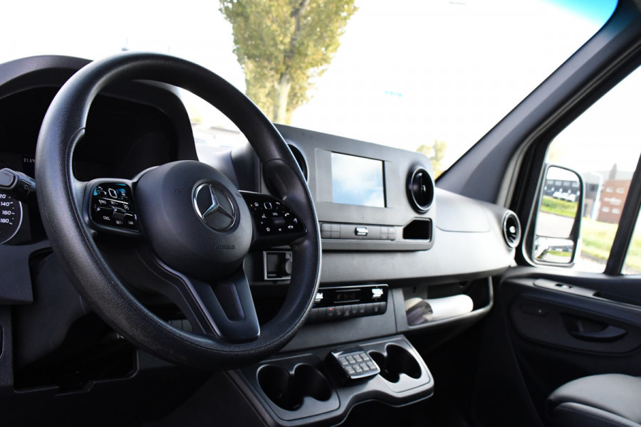 Mercedes-Benz Sprinter 519 3.0 CDI L3H2 PB Edition Camera, Cruise, Carplay, 3500kg Trekhaak, LED, Standkachel, Stoelverwarming, Automaat, Multimedia, Uniek! Mercedes-Benz Sprinter 519 3.0 CDI L3H2 PB Edition Camera, Cruise, Carplay, 3500kg Trekhaak, LED, Standkachel, Stoelverwarming, Automaat, Multimedia, Uniek!