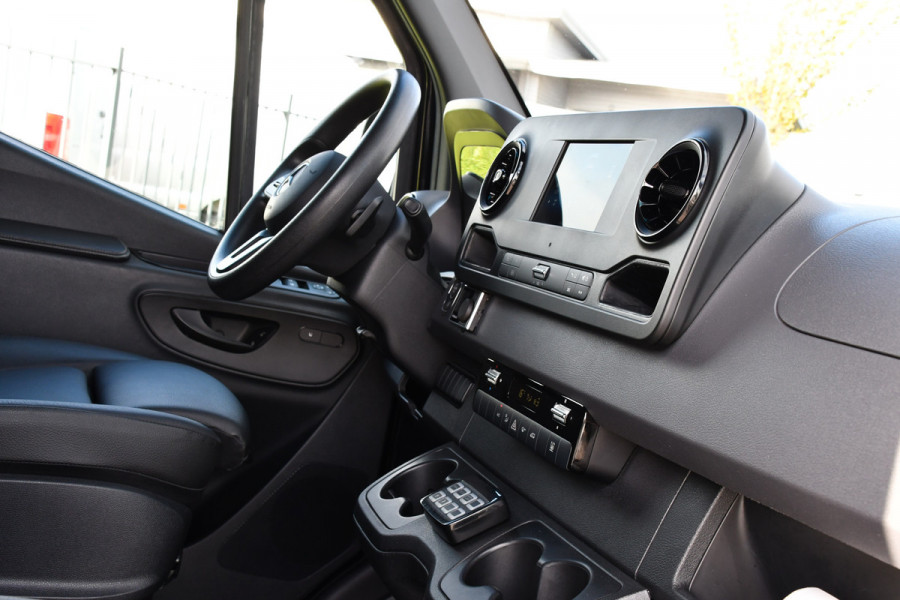 Mercedes-Benz Sprinter 519 3.0 CDI L3H2 PB Edition Camera, Cruise, Carplay, 3500kg Trekhaak, LED, Standkachel, Stoelverwarming, Automaat, Multimedia, Uniek! Mercedes-Benz Sprinter 519 3.0 CDI L3H2 PB Edition Camera, Cruise, Carplay, 3500kg Trekhaak, LED, Standkachel, Stoelverwarming, Automaat, Multimedia, Uniek!