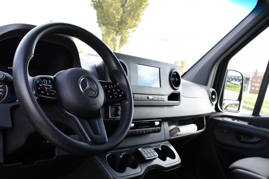 Mercedes-Benz Sprinter 519 3.0 CDI L3H2 PB Edition Camera, Cruise, Carplay, 3500kg Trekhaak, LED, Standkachel, Stoelverwarming, Automaat, Multimedia, Uniek! Mercedes-Benz Sprinter 519 3.0 CDI L3H2 PB Edition Camera, Cruise, Carplay, 3500kg Trekhaak, LED, Standkachel, Stoelverwarming, Automaat, Multimedia, Uniek!
