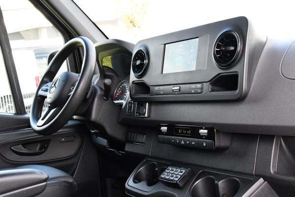 Mercedes-Benz Sprinter 519 3.0 CDI L3H2 PB Edition Camera, Cruise, Carplay, 3500kg Trekhaak, LED, Standkachel, Stoelverwarming, Automaat, Multimedia, Uniek! Mercedes-Benz Sprinter 519 3.0 CDI L3H2 PB Edition Camera, Cruise, Carplay, 3500kg Trekhaak, LED, Standkachel, Stoelverwarming, Automaat, Multimedia, Uniek!