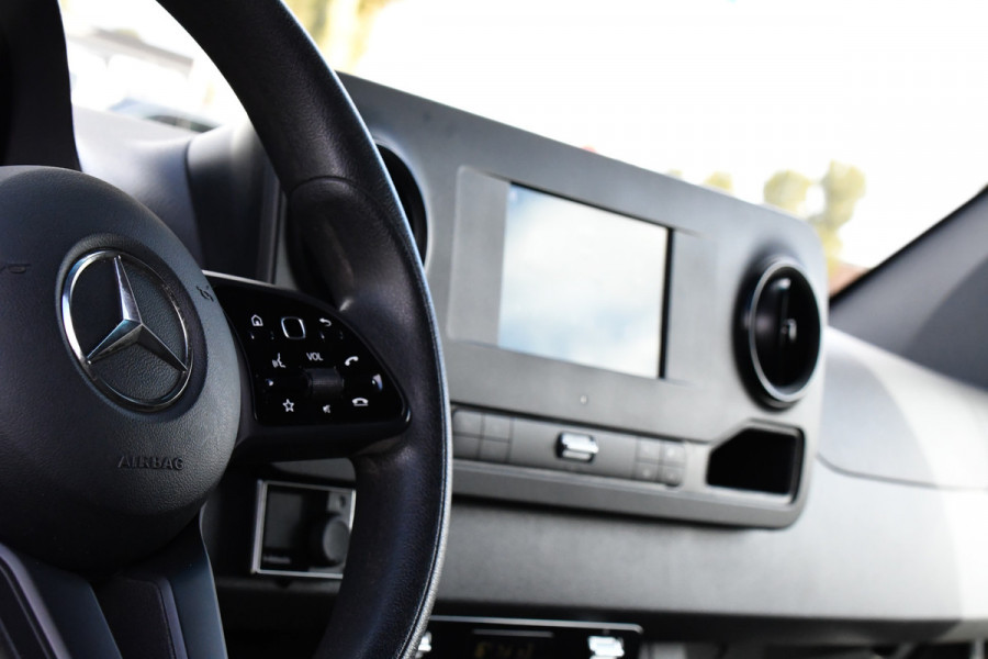 Mercedes-Benz Sprinter 519 3.0 CDI L3H2 PB Edition Camera, Cruise, Carplay, 3500kg Trekhaak, LED, Standkachel, Stoelverwarming, Automaat, Multimedia, Uniek! Mercedes-Benz Sprinter 519 3.0 CDI L3H2 PB Edition Camera, Cruise, Carplay, 3500kg Trekhaak, LED, Standkachel, Stoelverwarming, Automaat, Multimedia, Uniek!