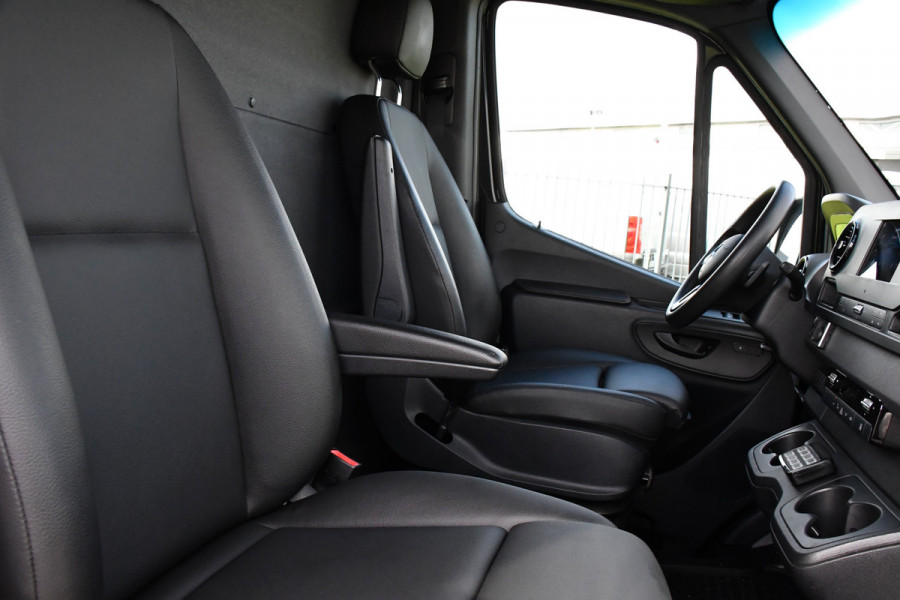 Mercedes-Benz Sprinter 519 3.0 CDI L3H2 PB Edition Camera, Cruise, Carplay, 3500kg Trekhaak, LED, Standkachel, Stoelverwarming, Automaat, Multimedia, Uniek! Mercedes-Benz Sprinter 519 3.0 CDI L3H2 PB Edition Camera, Cruise, Carplay, 3500kg Trekhaak, LED, Standkachel, Stoelverwarming, Automaat, Multimedia, Uniek!