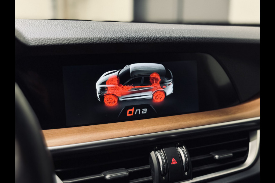 Alfa Romeo Stelvio 2.0 T 280PK AWD First Edition | Panorama | 1e Eig. | BTW