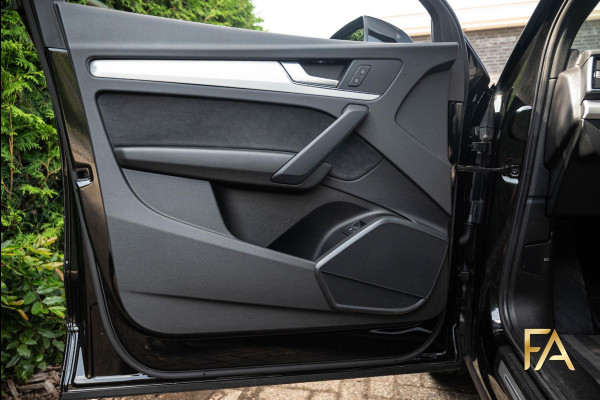 Audi Q5 50 TFSI e S Line 20Inch|LED|Trekhaak|Alcantara Audi Q5 50 TFSI e S Line 20Inch|LED|Trekhaak|Alcantara