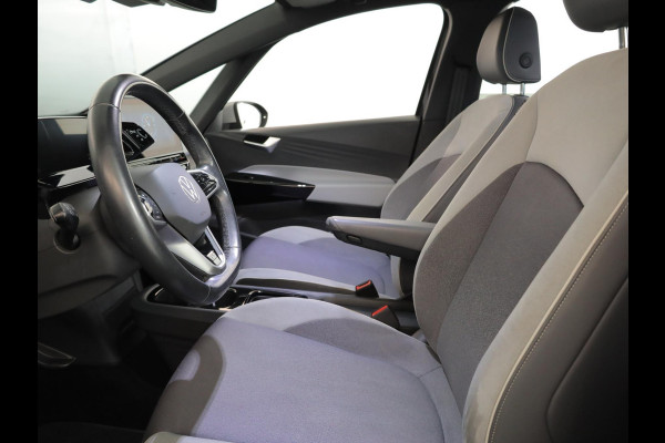 Volkswagen ID.3 First Plus 58 kWh 204pk|19'LM-velgen| Matrix LED| verwarmde voorstoelen Volkswagen ID.3 First Plus 58 kWh 204pk|19'LM-velgen| Matrix LED| verwarmde voorstoelen