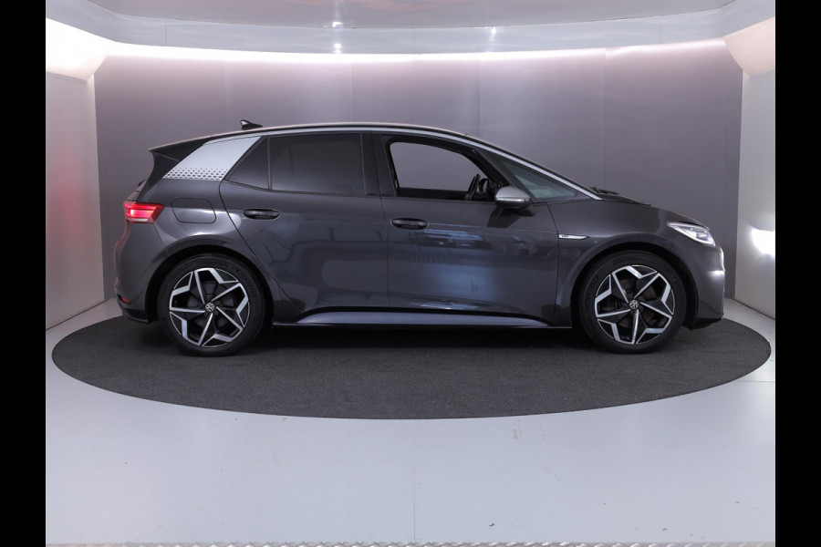 Volkswagen ID.3 First Plus 58 kWh 204pk|19'LM-velgen| Matrix LED| verwarmde voorstoelen Volkswagen ID.3 First Plus 58 kWh 204pk|19'LM-velgen| Matrix LED| verwarmde voorstoelen