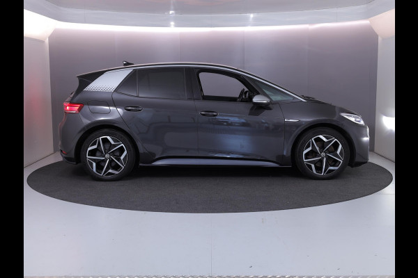 Volkswagen ID.3 First Plus 58 kWh 204pk|19'LM-velgen| Matrix LED| verwarmde voorstoelen Volkswagen ID.3 First Plus 58 kWh 204pk|19'LM-velgen| Matrix LED| verwarmde voorstoelen