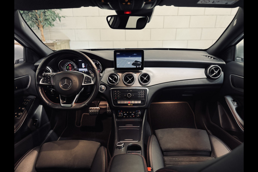 Mercedes-Benz GLA 180 Sport Edition Premium AMG Line | Trekhaak | Camera | Keyless