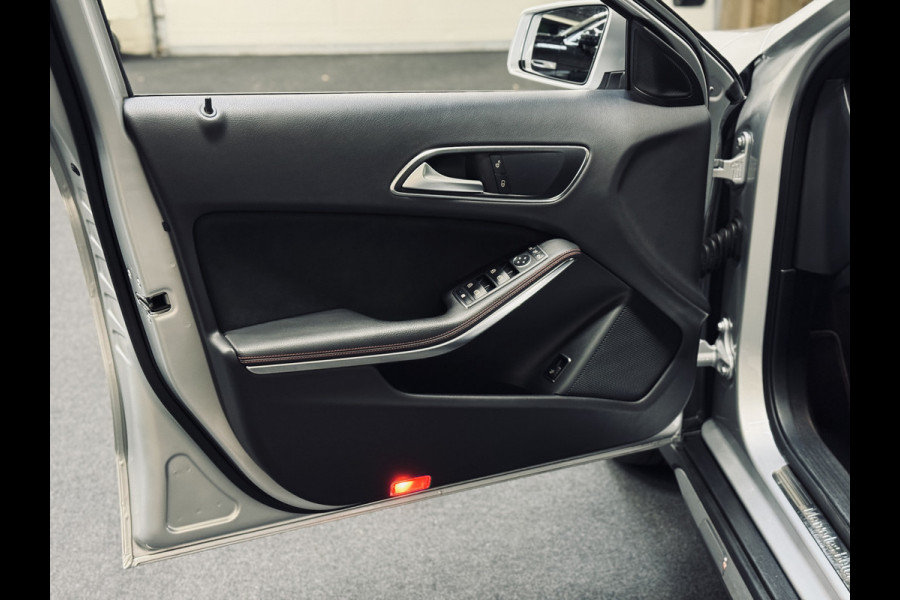 Mercedes-Benz GLA 180 Sport Edition Premium AMG Line | Trekhaak | Camera | Keyless