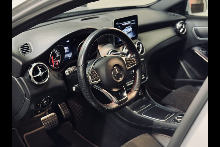 Mercedes-Benz GLA 180 Sport Edition Premium AMG Line | Trekhaak | Camera | Keyless